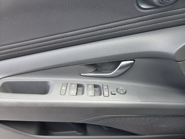 Used 2025 Hyundai Elantra SEL FWD image 35