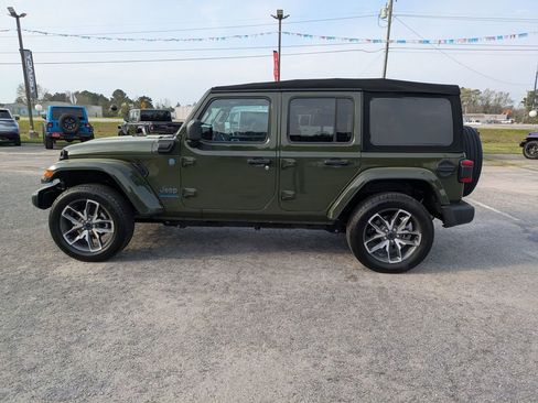 Used 2024 Jeep Wrangler Unlimited w/ Convenience Group image 6