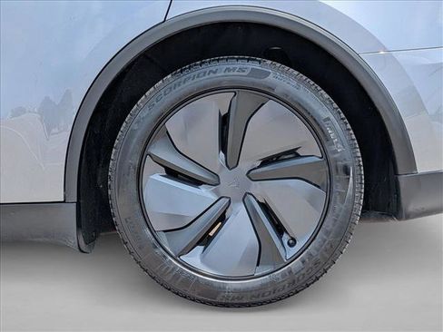 Used 2026 Tesla Model Y 2WD image 24