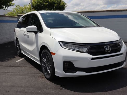 Used 2026 Honda Odyssey Touring image 7