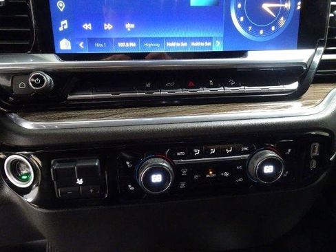 Used 2024 Chevrolet Silverado 2500 LT w/ Convenience Package image 34