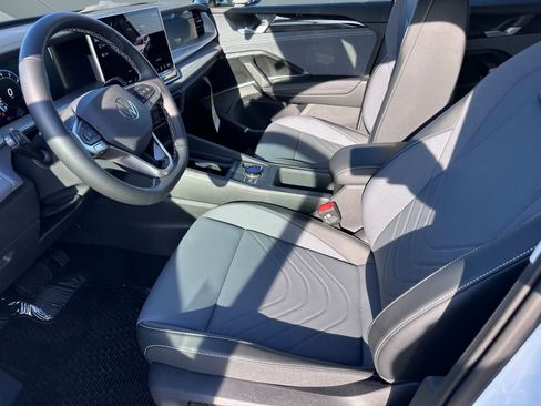 New 2026 Volkswagen Tiguan SE FWD image 4