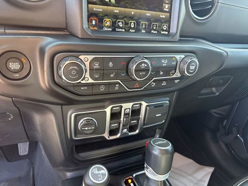 Used 2021 Jeep Gladiator Overland image 36