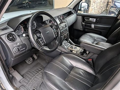 Used 2016 Land Rover LR4 HSE image 2