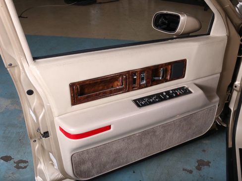 Used 1994 Cadillac Fleetwood Brougham RWD image 64
