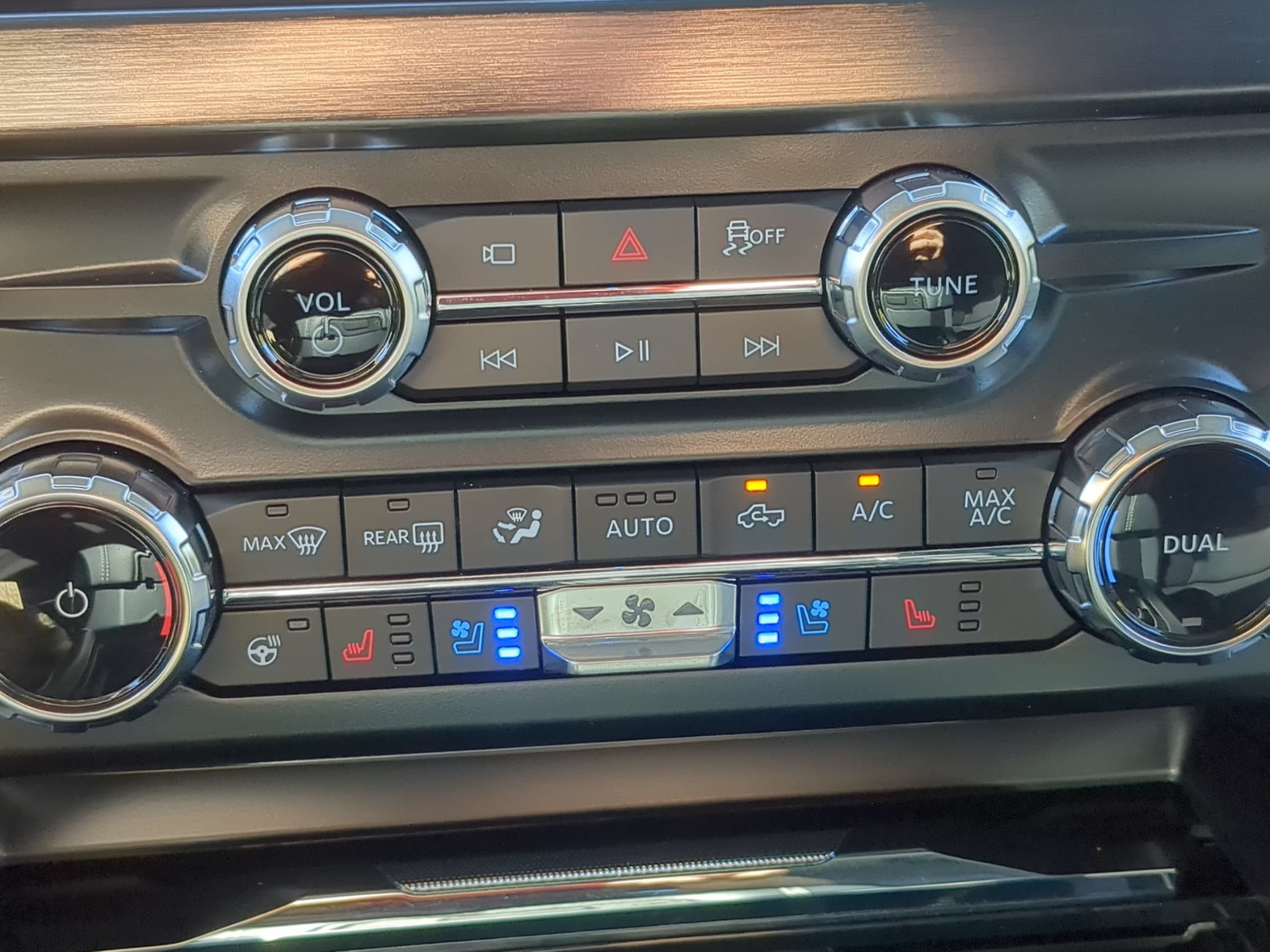 Certified 2026 Ford F250 Lariat w/ Tremor Off-Road Package AWD/4WD image 24