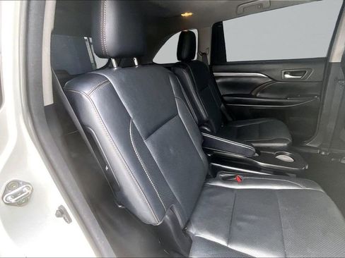 Certified 2018 Toyota Highlander Limited Platinum image 25