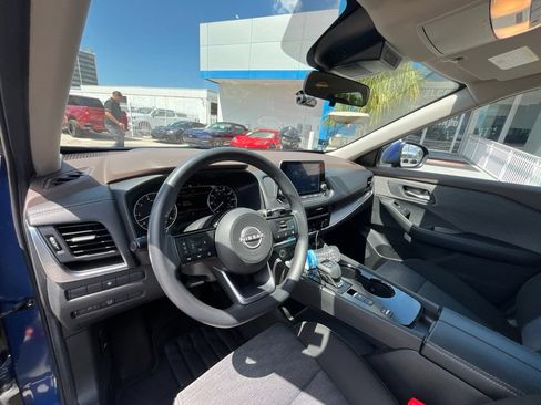 Used 2023 Nissan Rogue SV FWD image 9