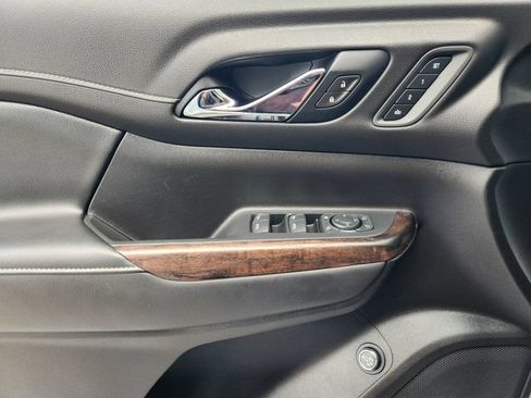 Used 2021 GMC Acadia Denali w/ Denali Technology Package FWD image 25