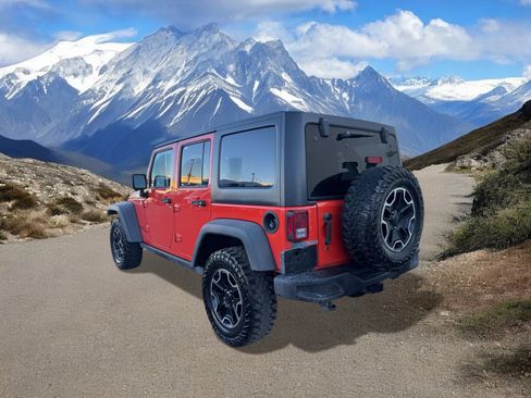 Used 2015 Jeep Wrangler Unlimited Rubicon w/ Connectivity Group image 3