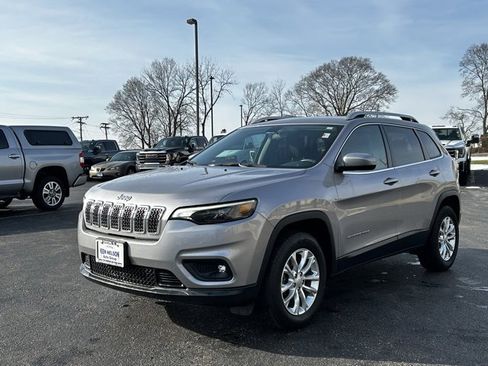 Used 2019 Jeep Cherokee Latitude w/ Cold Weather Group image 5