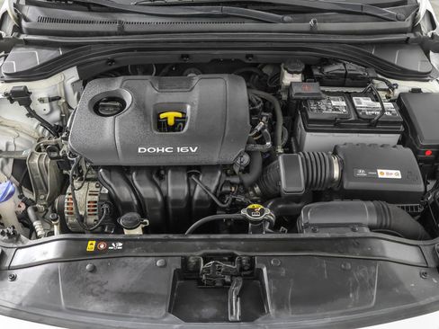 Used 2017 Hyundai Elantra SE image 48