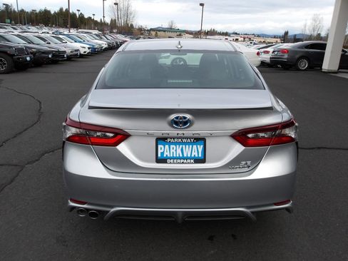 Used 2021 Toyota Camry SE w/ Audio Upgrade Package image 4