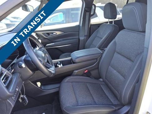 Used 2025 Chevrolet Traverse LT image 7