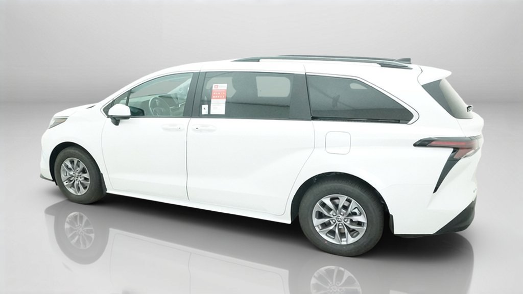 New 2026 Toyota Sienna XLE FWD image 15
