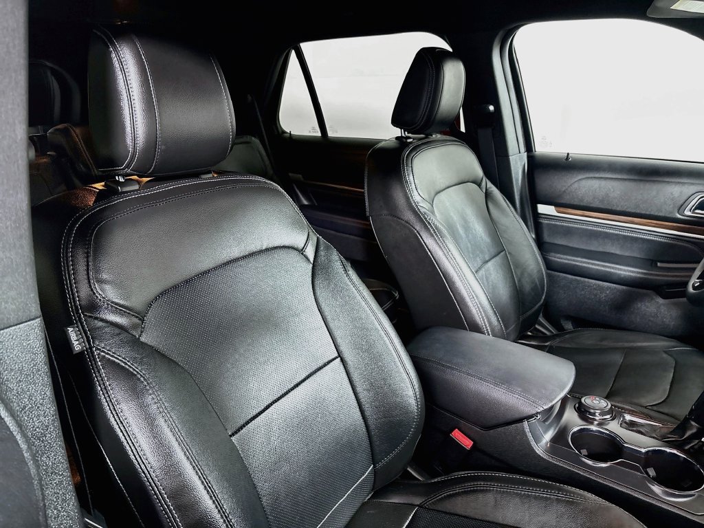 Used 2018 Ford Explorer Limited w/ Equipment Group 301A AWD/4WD image 27