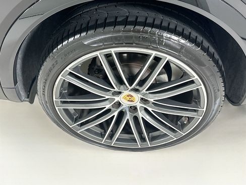 Used 2023 Porsche Cayenne Platinum Edition AWD/4WD image 34