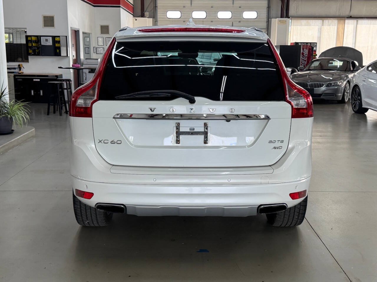 Used 2016 Volvo XC60 T6 AWD/4WD image 3