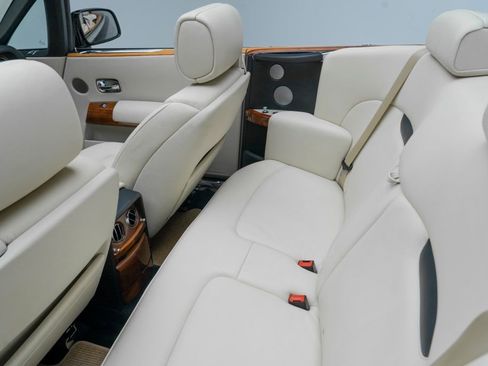 Used 2010 Rolls-Royce Phantom Drophead Coupe RWD image 44