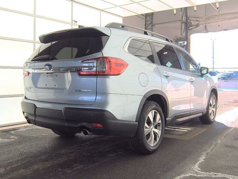 Used 2024 Subaru Ascent Premium w/ Convenience Package image 2