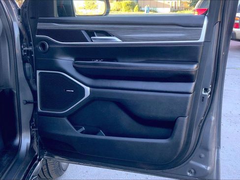 Used 2022 Jeep Wagoneer Series III w/ Flexible Seating Group image 24