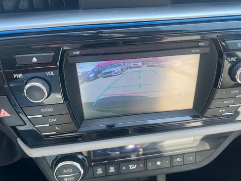 Used 2015 Toyota Corolla LE FWD image 10