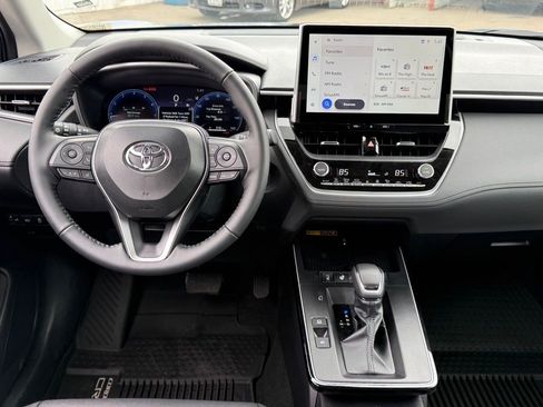 Used 2026 Toyota Corolla Cross XLE image 34