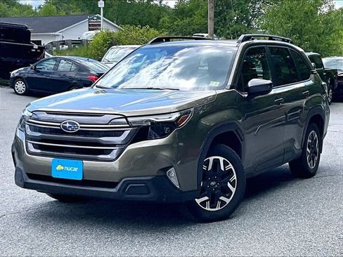 Used 2025 Subaru Forester Premium AWD/4WD image 3