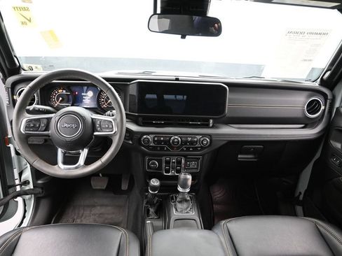 Used 2024 Jeep Wrangler Unlimited Sahara w/ Safety Group AWD/4WD image 19