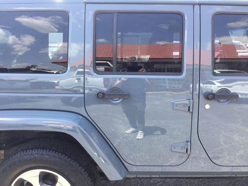 Used 2014 Jeep Wrangler Unlimited Sahara w/ Connectivity Group AWD/4WD image 13