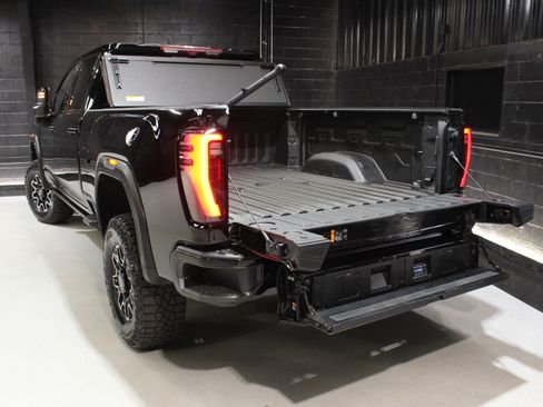 Used 2024 GMC Sierra 2500 AT4X image 14