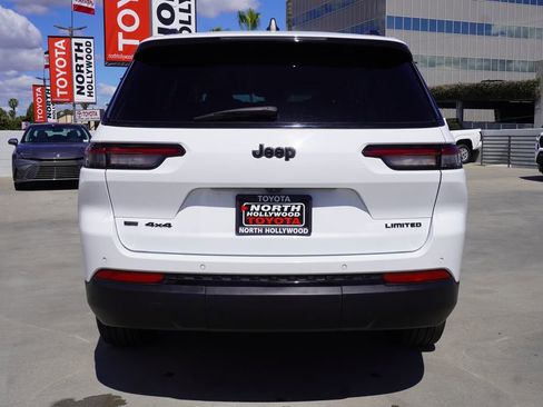 Used 2022 Jeep Grand Cherokee L Limited w/ Black Appearance Package AWD/4WD image 6