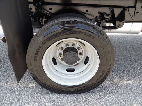 Used 2017 Ford F550 2WD Regular Cab Super Duty image 46