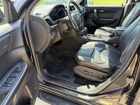 Used 2017 Chevrolet Traverse LT AWD/4WD image 5