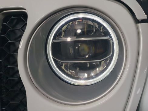 Used 2022 Jeep Wrangler Unlimited Sahara image 10