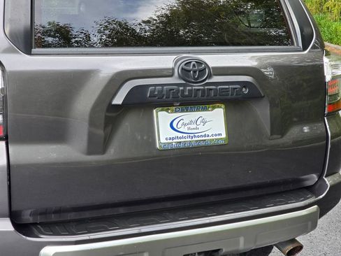 Used 2018 Toyota 4Runner TRD Off-Road Premium w/ TRD Performance Package AWD/4WD image 32