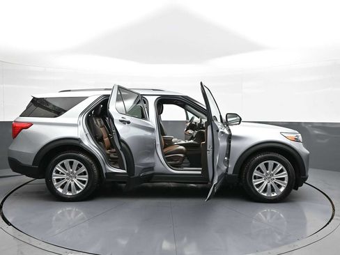 Used 2022 Ford Explorer King Ranch w/ Premium Technology Package AWD/4WD image 45