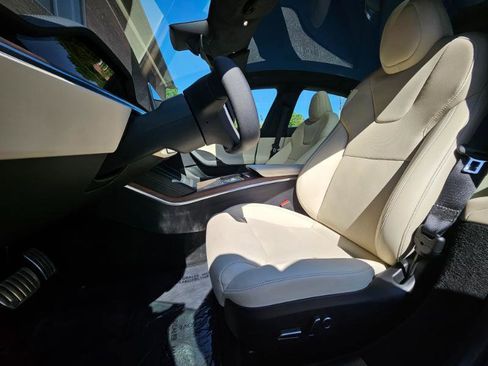 Used 2023 Tesla Model S AWD/4WD image 34