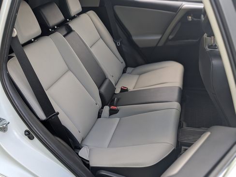 Used 2018 Toyota RAV4 Platinum FWD image 22