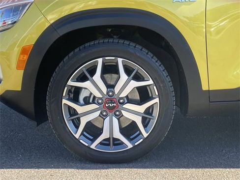 Used 2023 Kia Seltos SX image 10