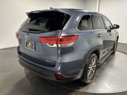 Used 2017 Toyota Highlander XLE AWD/4WD image 5