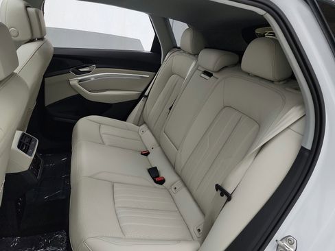 Used 2024 Audi Q8 e-tron Premium Plus w/ Premium Plus Package image 16