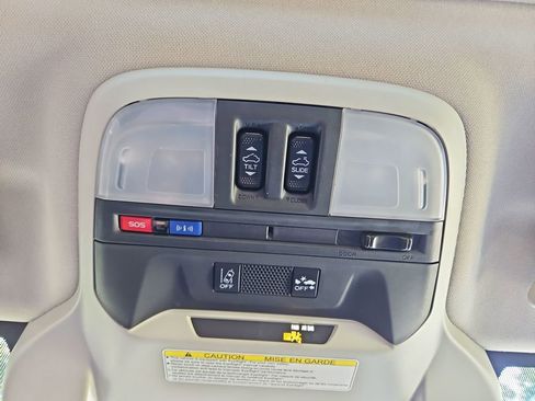 Used 2022 Subaru Crosstrek 2.5i Sport w/ Moonroof Package image 22