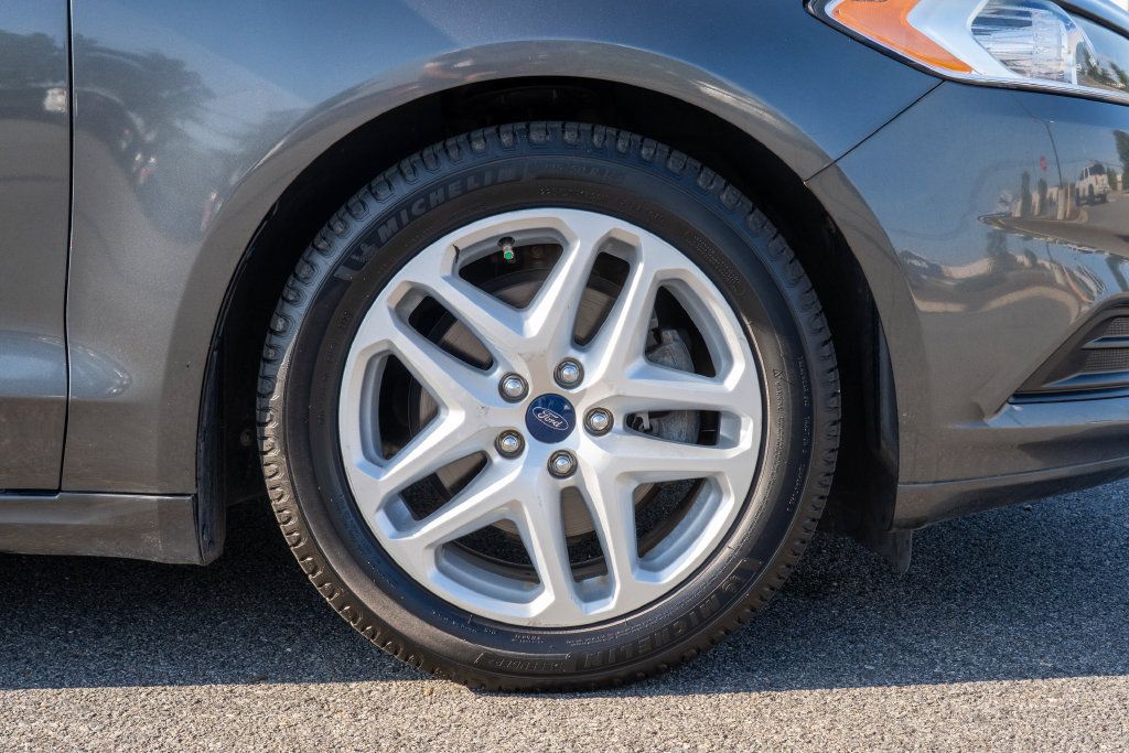 Used 2016 Ford Fusion SE FWD image 31