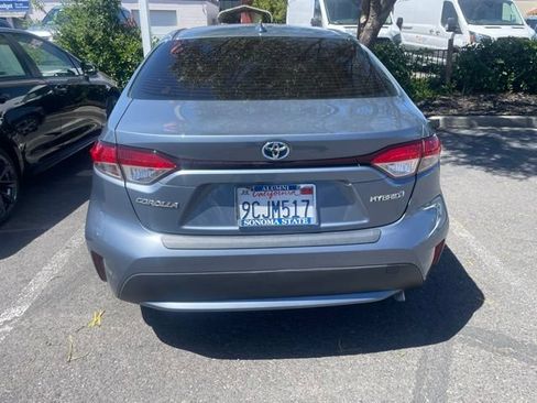Used 2022 Toyota Corolla LE FWD image 2
