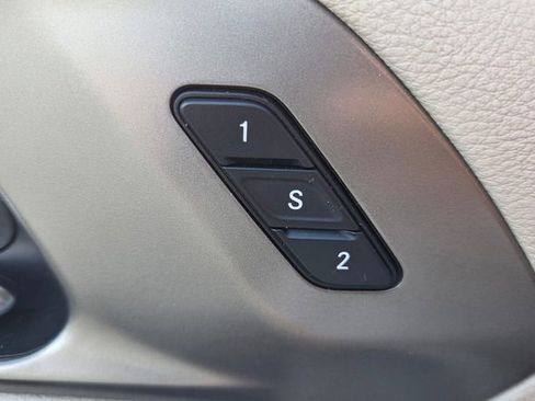 Used 2022 Chrysler Pacifica Touring-L image 32