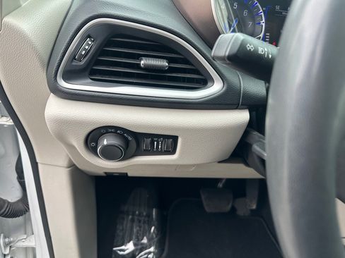 Used 2023 Chrysler Voyager LX image 13