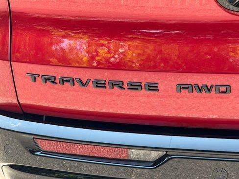 New 2026 Chevrolet Traverse RS w/ LPO, Floor Liner Package AWD/4WD image 9