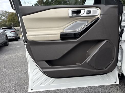 Used 2022 Ford Explorer Platinum w/ Equipment Group 601A image 16