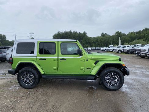 New 2026 Jeep Wrangler Unlimited Sahara w/ Whitecap Package AWD/4WD image 2